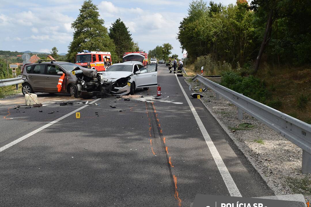 FOTO: Polícia riešila nehodu troch áut, foto 4