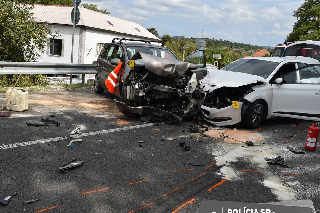 FOTO: Polícia riešila nehodu troch áut, foto 6