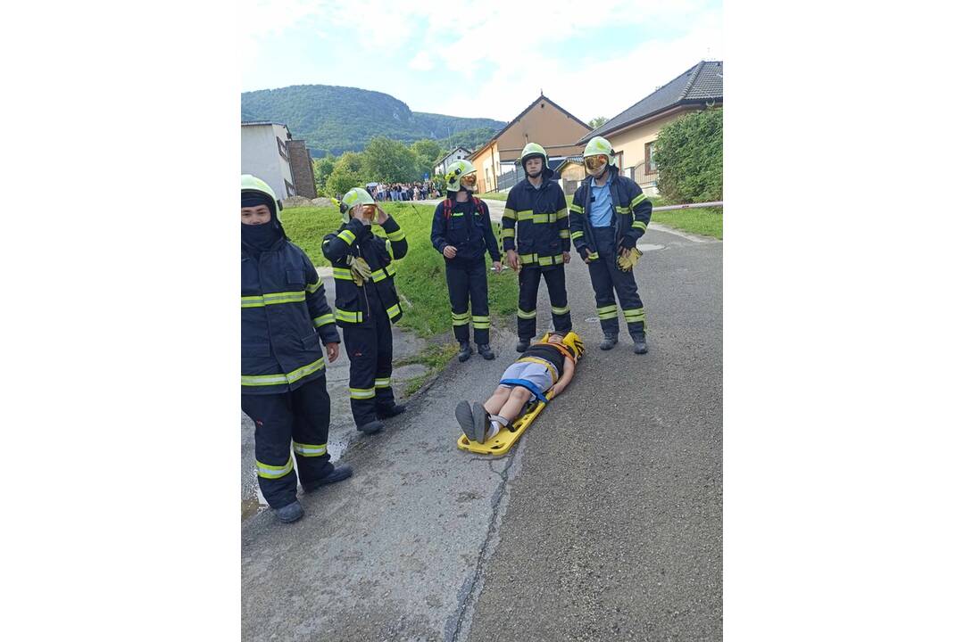 FOTO: Hasiči sa pokúsili zachrániť kolegu, no už sa ho nepodarilo resuscitovať, foto 3