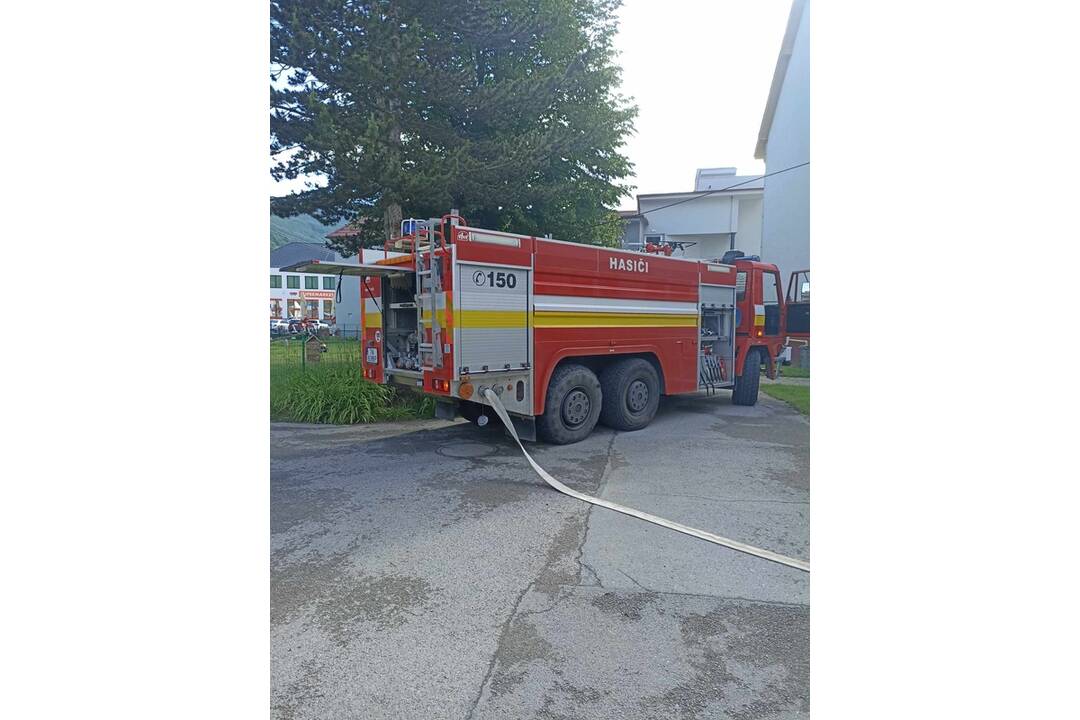 FOTO: Hasiči sa pokúsili zachrániť kolegu, no už sa ho nepodarilo resuscitovať, foto 4