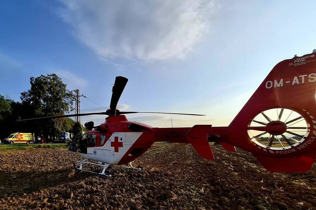 FOTO: Žena po čelnom náraze utrpela zranenia dolných končatín, foto 2