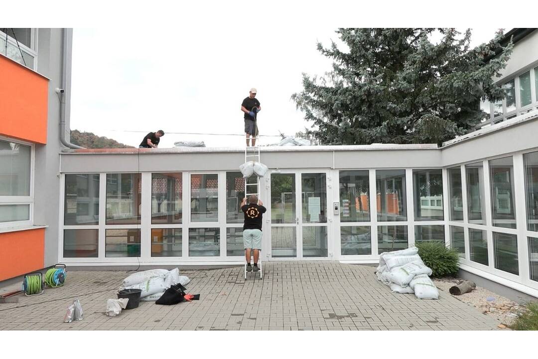 FOTO: Na základnej škole v Partizánskom pribudne zelená strecha, foto 4