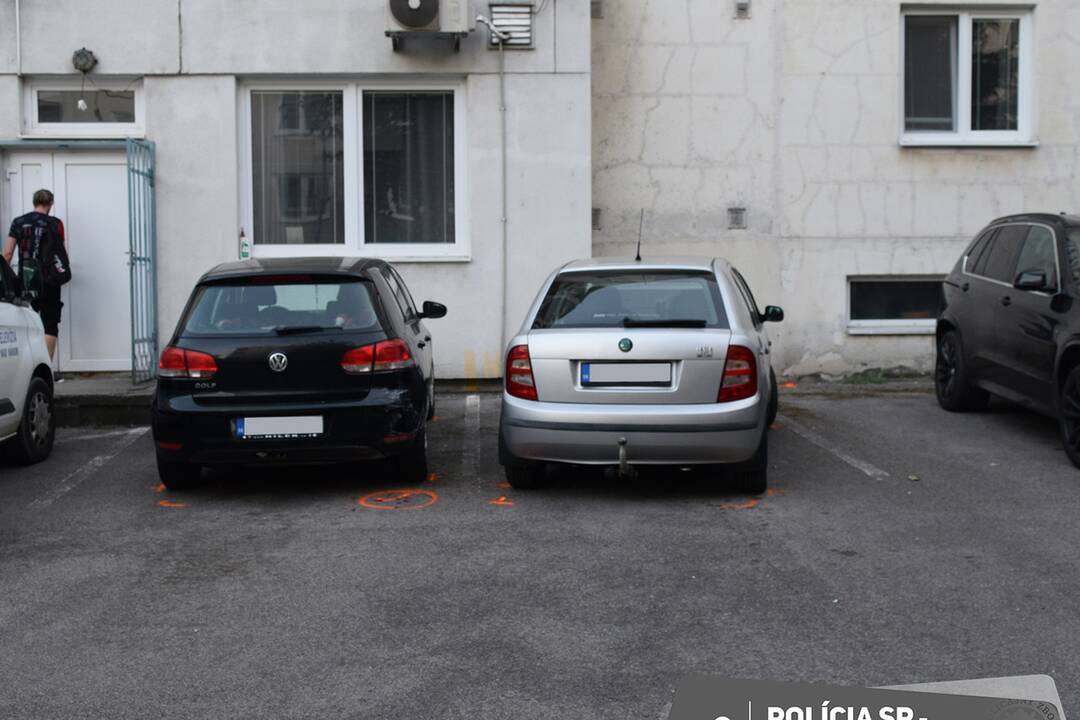 FOTO: Muž sa pokúsil s dvoma promile zaparkovať vedľa druhého auta, foto 1