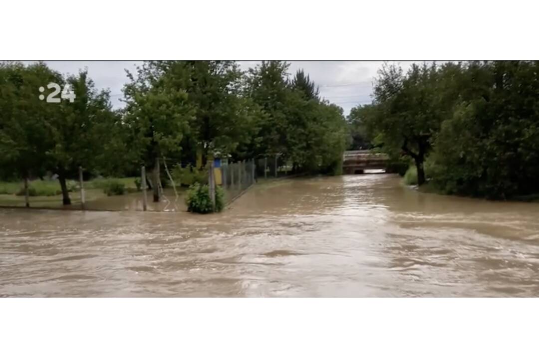 FOTO: Obci Svinná pri Trenčíne hrozí vyliatie potoka. Povodňová pohotovosť pretrváva už tri mesiace, foto 1