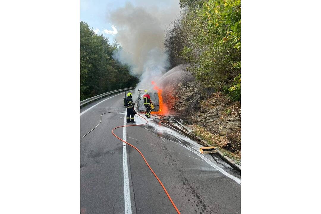 FOTO: Požiar dodávky na Kľaku, foto 7