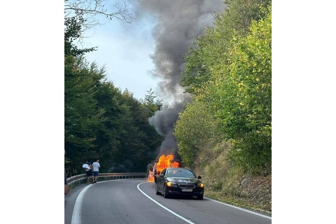 FOTO: Požiar dodávky na Kľaku, foto 8