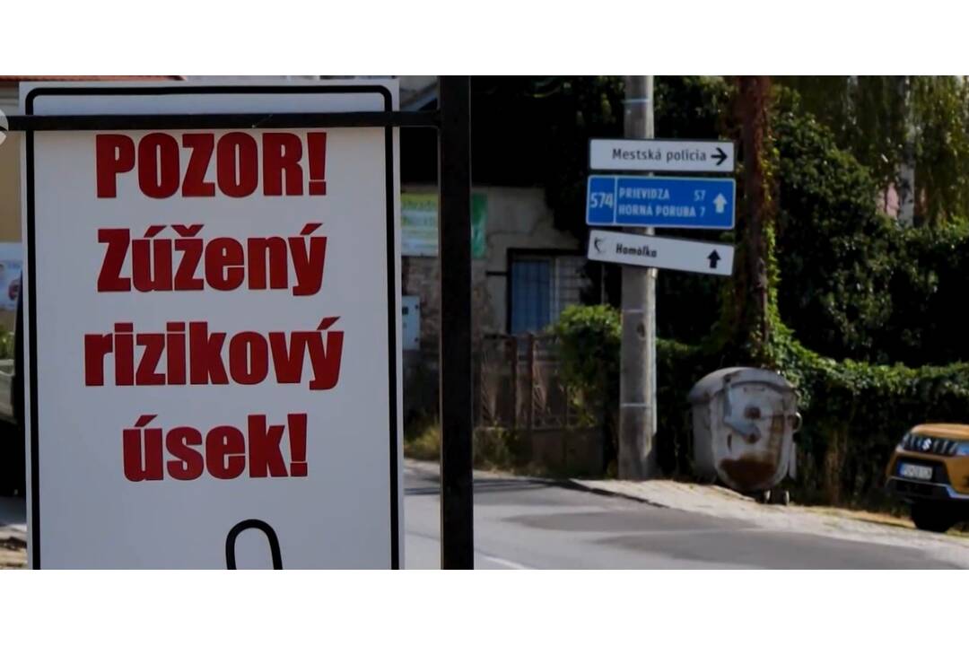 FOTO: Kamióny búrajú značenia na kruhovom objazde a zmiznú , foto 4