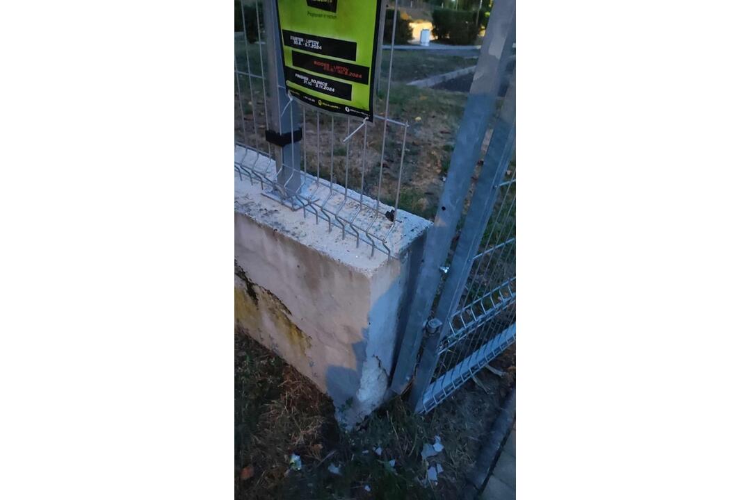 FOTO: Na sídlisku Dubnička vyčíňali vandali, foto 2