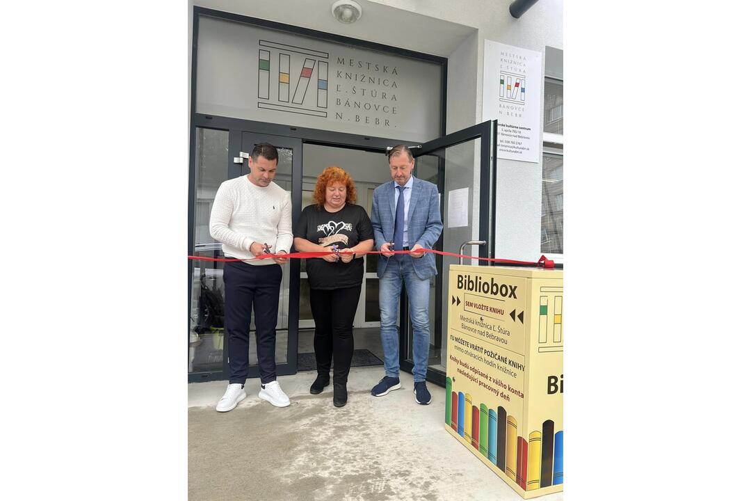 FOTO: Mestská knižnica v Bánovciach nad Bebravou ponúka výstavu o Alexandrovi Dubčekovi, foto 8