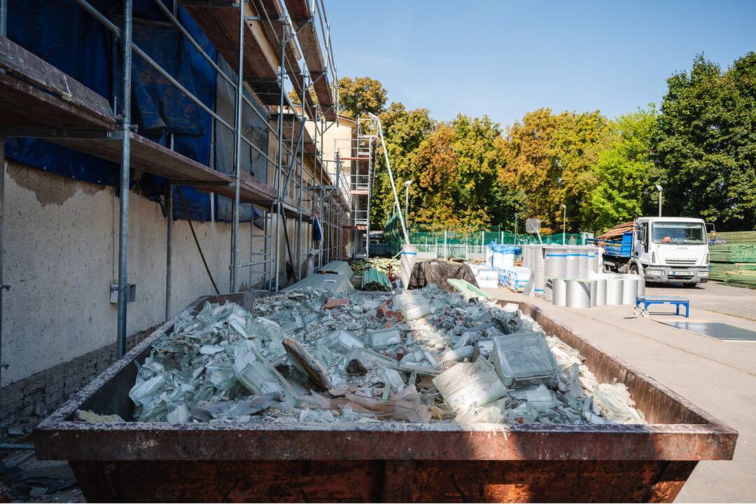 FOTO: Stredná škola v Novákoch prechádza rekonštrukciou, foto 3