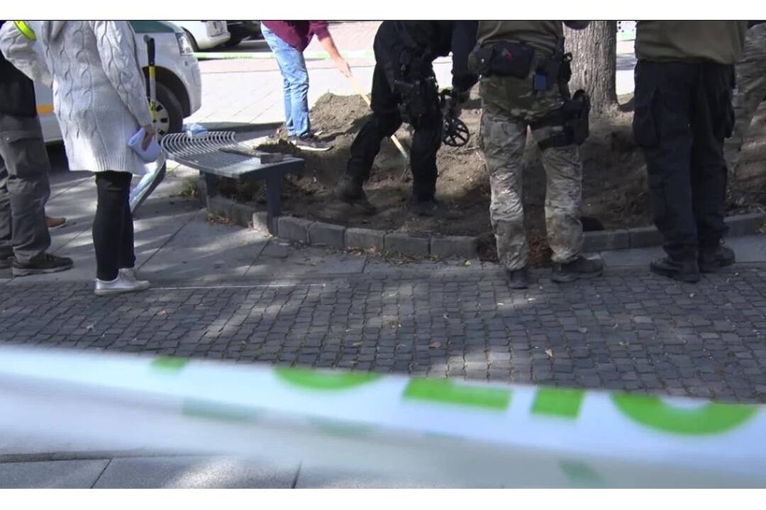 FOTO: Polícia sa vrátila hľadať na miesto atentátu nábojnicu, foto 2