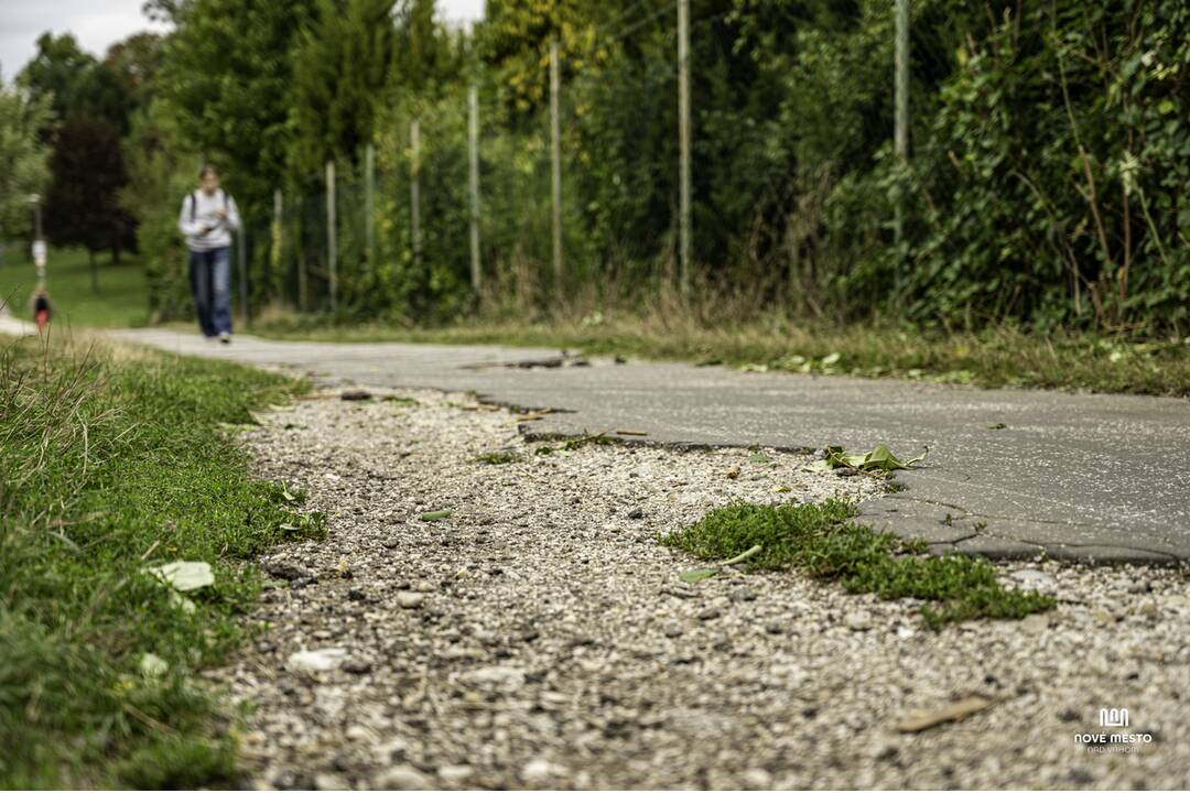FOTO: Rekonštrukcia chodníka potrvá od dnes do 2.10.2024, foto 3