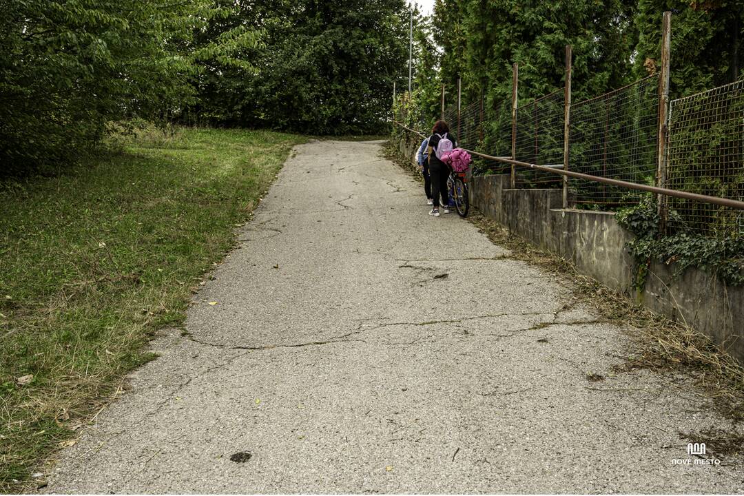 FOTO: Rekonštrukcia chodníka potrvá od dnes do 2.10.2024, foto 5