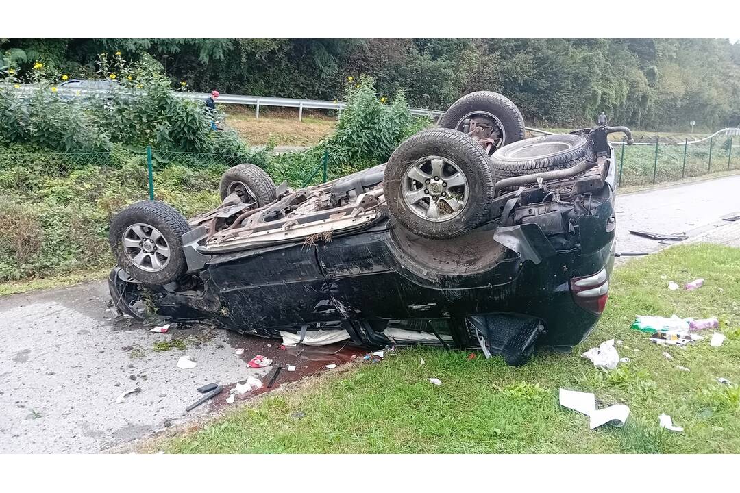 FOTO: Mladý vodič nezvládol riadenie a spôsobil obrovské škody , foto 4
