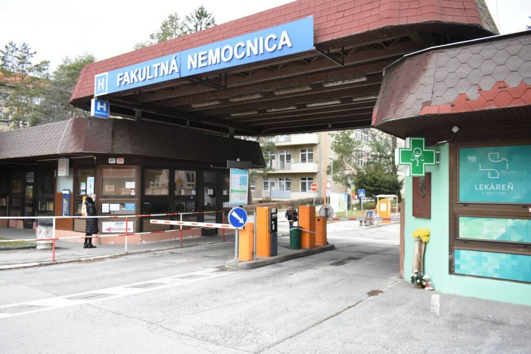 FOTO: Občania iniciujú odvolanie riaditeľa FNTN , foto 3