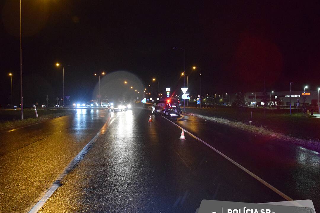 FOTO: Opitý vodič nezvládol riadenie a čelne narazil do protiidúceho auta. Nafúkal vyše 2 promile, foto 3