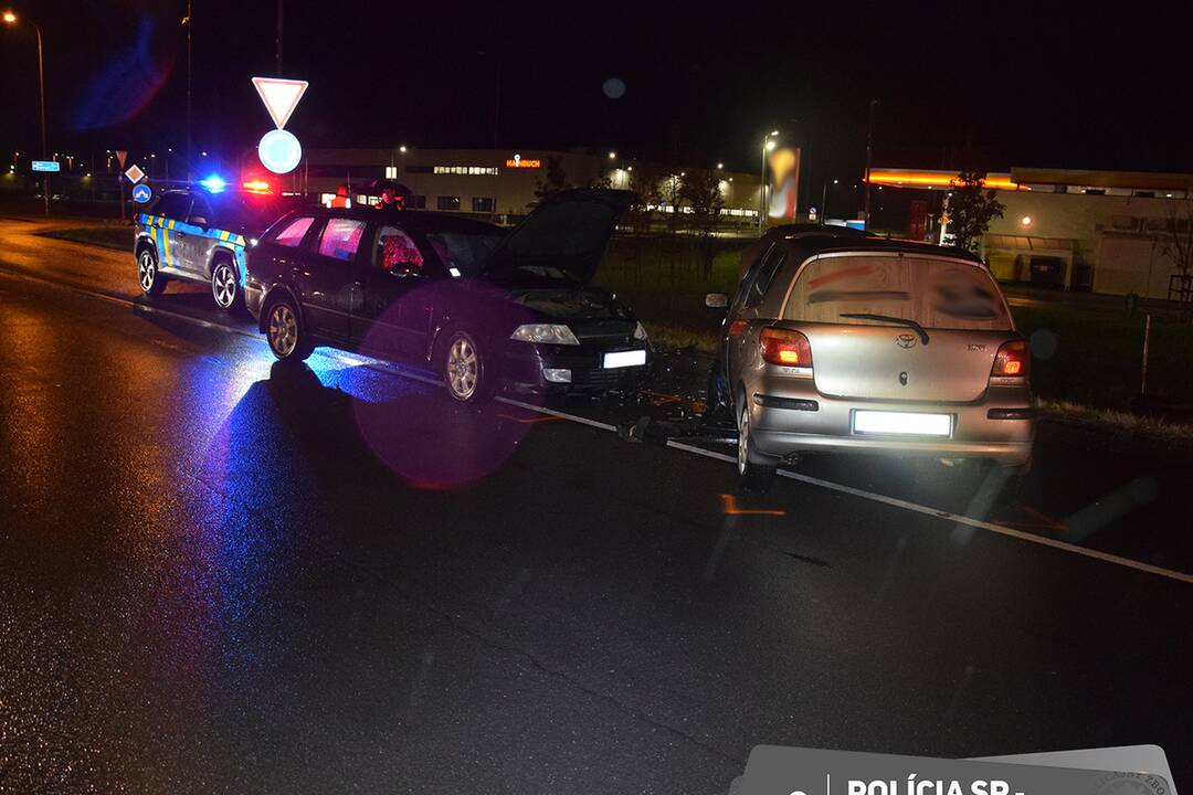 FOTO: Opitý vodič nezvládol riadenie a čelne narazil do protiidúceho auta. Nafúkal vyše 2 promile, foto 4