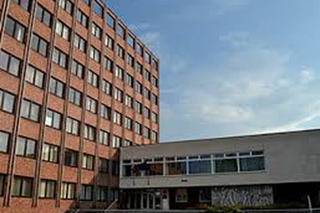 FOTO: Polícia zadržala mladého muža, ktorý bodol nožom brata do oblasti hrude , foto 2