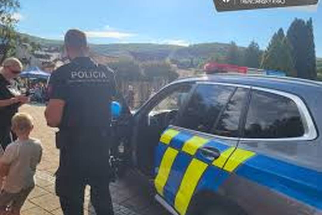 FOTO: Polícia zadržala mladého muža, ktorý bodol nožom brata do oblasti hrude , foto 3