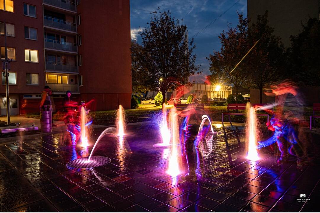 FOTO: Nová moderná fontána bude zdobiť sídlisko v Novom Meste nad Váhom, foto 17