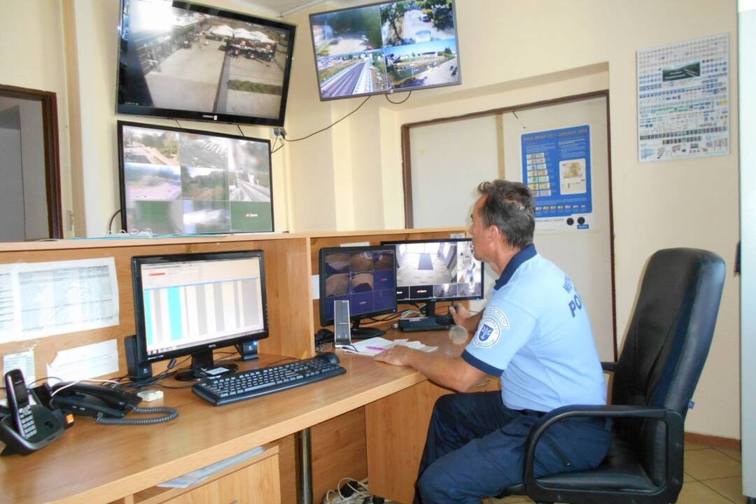 FOTO: Mestská polícia zadržala muž, ktorého opitého zachytila kamera, foto 4