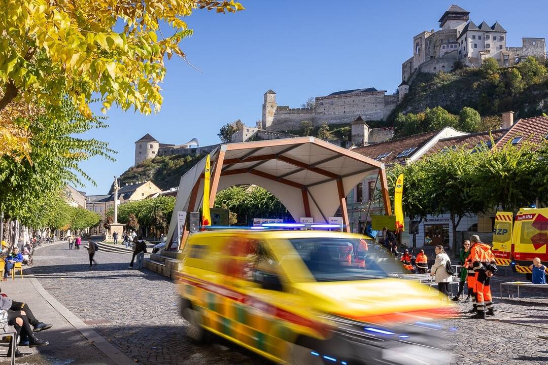 FOTO: Po Trenčíne jazdí jedinečné záchranárske vozidlo, foto 11