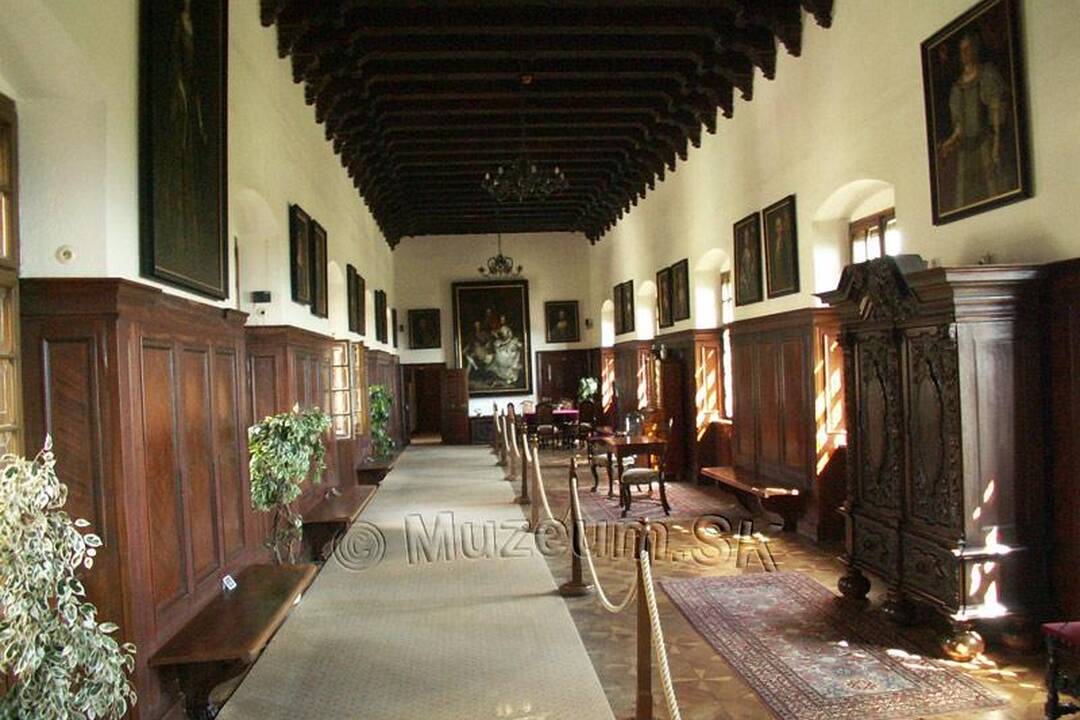 FOTO:  Riaditeľ v Bojnickom múzeu bude musieť prepúšťať zamestnancov , foto 3