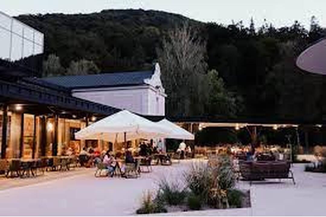 FOTO: Po neúspešných dražbách má Kursalon majiteľa , foto 3