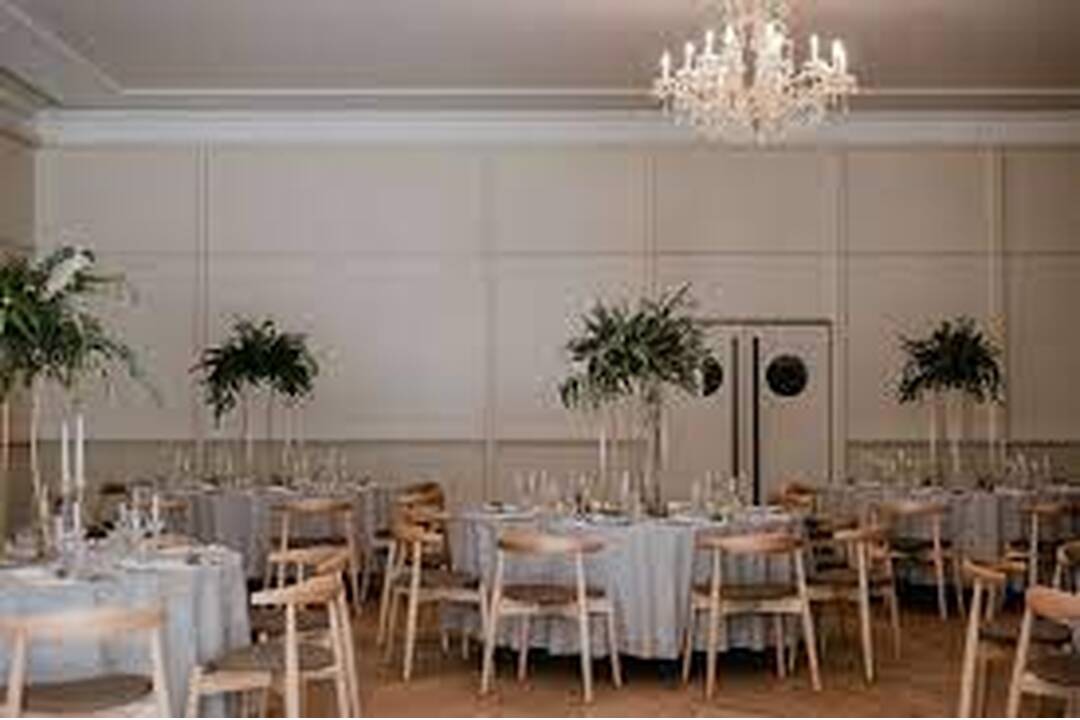 FOTO: Po neúspešných dražbách má Kursalon majiteľa , foto 4