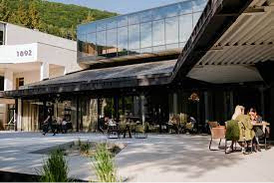 FOTO: Po neúspešných dražbách má Kursalon majiteľa , foto 5