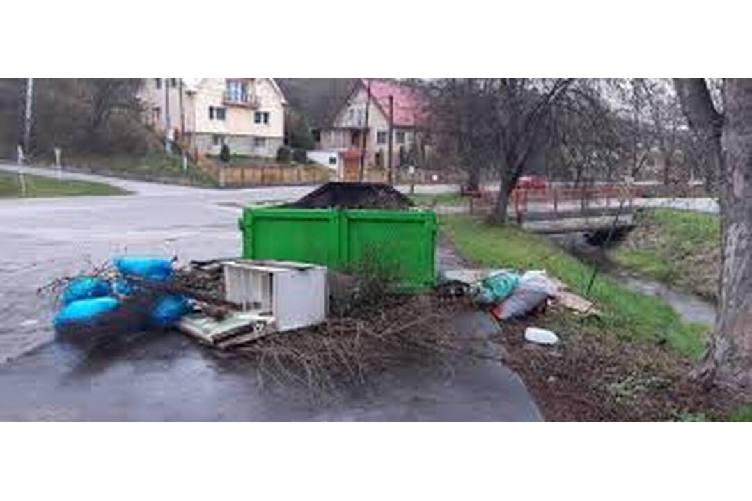 FOTO: Páchateľ z nelegálnej skládky si bude musieť odpad odpratať , foto 6