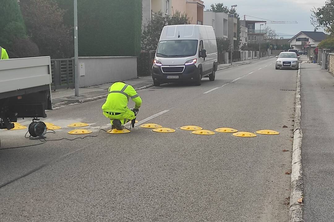 FOTO: Zmeny na sídlisku Noviny v Trenčíne. V obytných zónach pribudli Zóny 30 km/h, foto 1