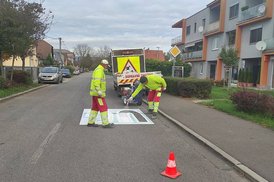 FOTO: Zmeny na sídlisku Noviny v Trenčíne. V obytných zónach pribudli Zóny 30 km/h, foto 2