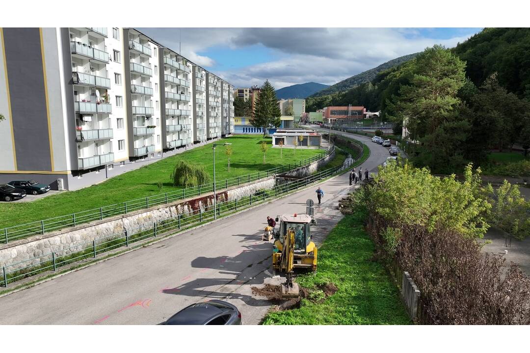 FOTO: V Trenčianskych Tepliciach čoskoro pribudnú nové parkovacie miesta pre obyvateľov, foto 3