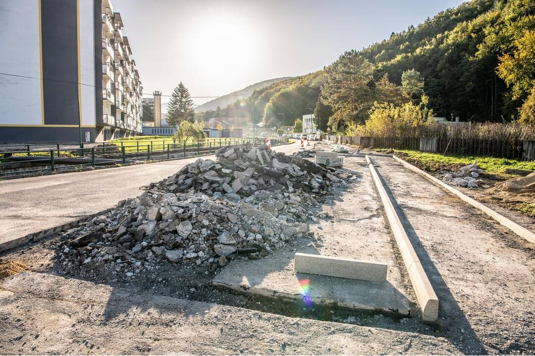 FOTO: V Trenčianskych Tepliciach čoskoro pribudnú nové parkovacie miesta pre obyvateľov, foto 4