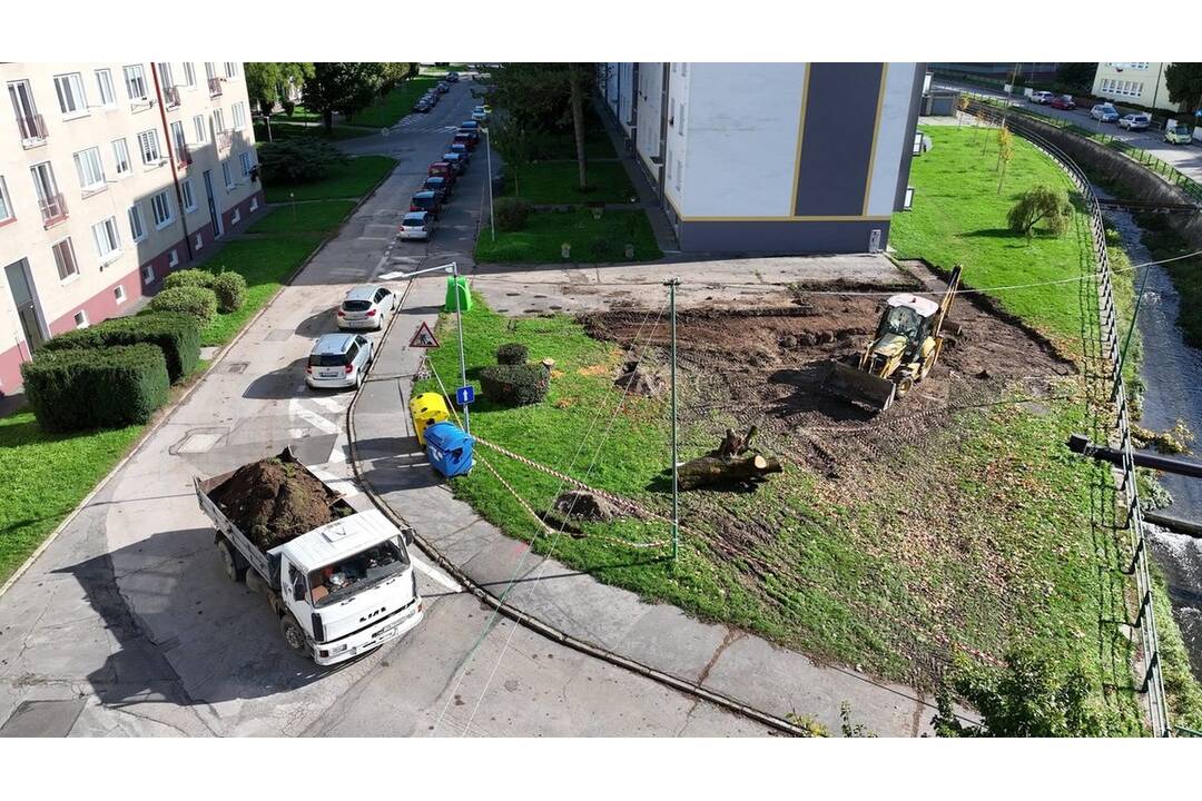 FOTO: V Trenčianskych Tepliciach čoskoro pribudnú nové parkovacie miesta pre obyvateľov, foto 7