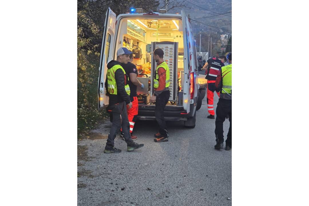 FOTO: Seniora z Handlovej hľadali drony, vrtuľník a desiatky ľudí. Nakoniec prišla dobrá správa, foto 5