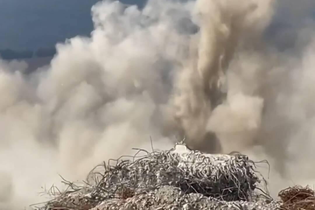 FOTO: Most pri Veľkých Bierovciach odpálili výbušniny , foto 5