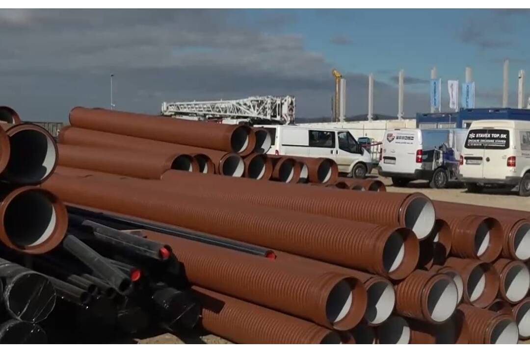 FOTO: Spoločnosť, ktorá pôsobí v Novej Dubnici už cez 20 rokov, stavia novú halu, foto 5