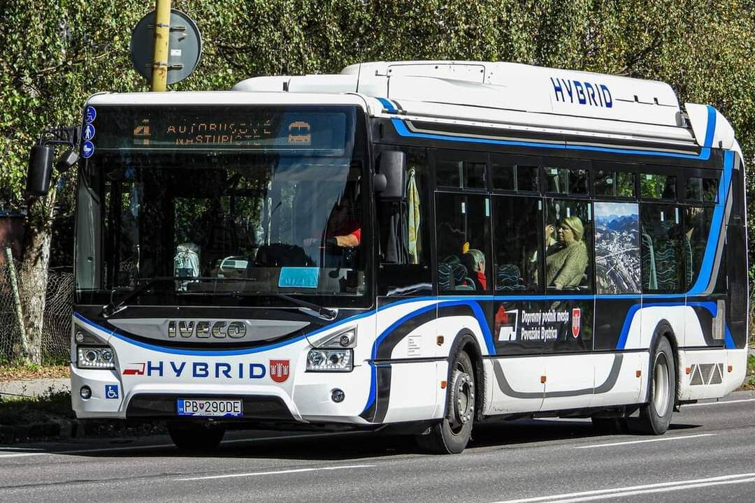 FOTO: Mesto Považská Bystrica umožní na cintorín cestu autobusom zadarmo, foto 3