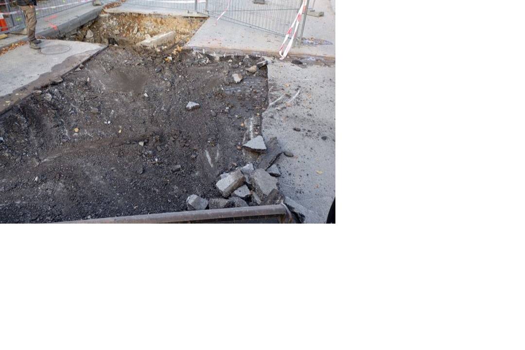 FOTO: Vyťažená ulica na Myjave je v havarijnom stave. Jej oprava potrvá ešte mesiace, foto 2