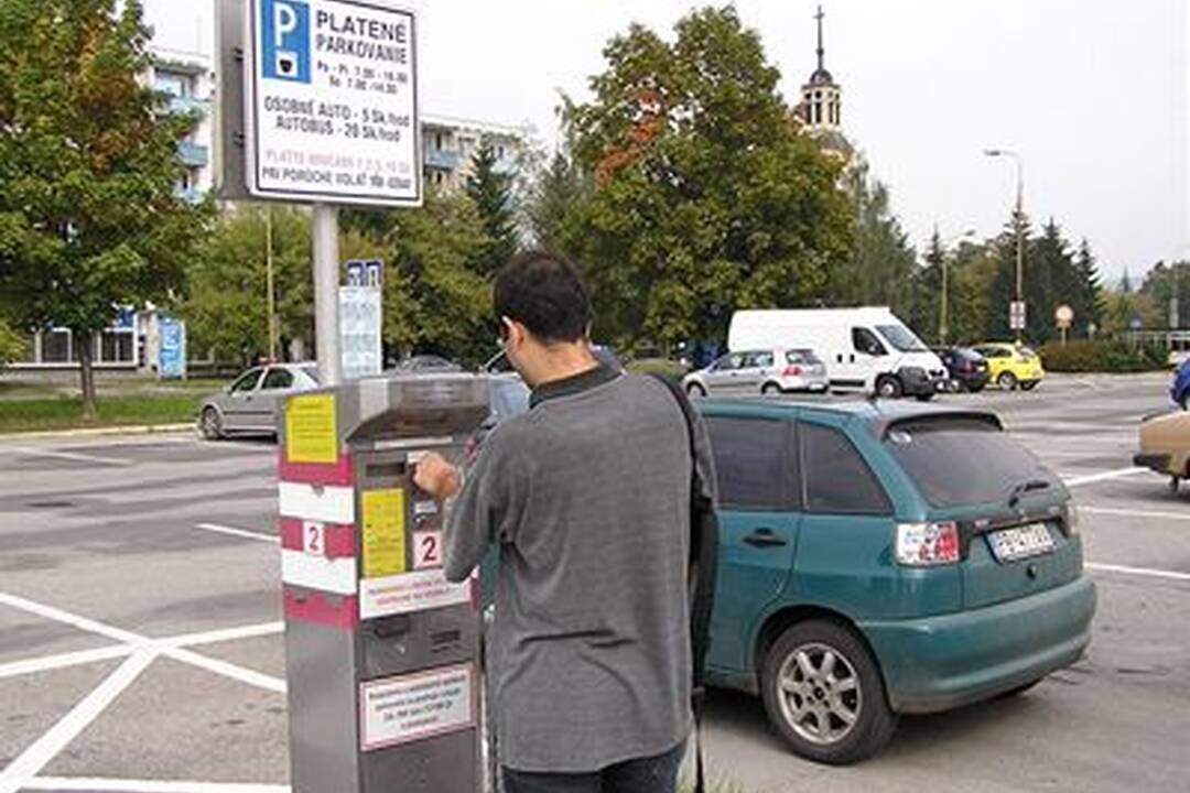 FOTO: Prvá etapa regulovaného parkovania v Považskej Bystrici začne platiť od nového roka, foto 1