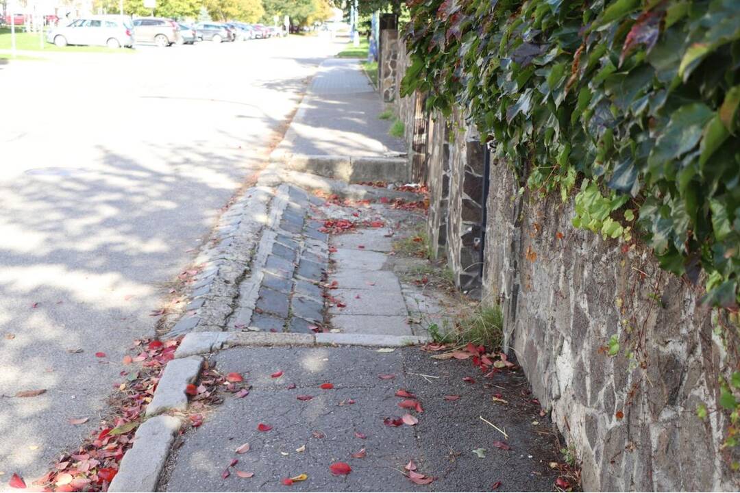 FOTO: Oprava problematického chodníka v Dubnici nad Váhom, foto 1