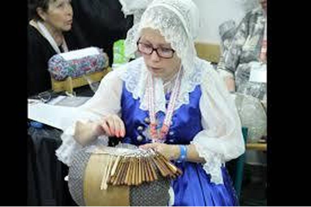 FOTO: Majsterkou ľudovej umeleckej výroby sa stala brezovská čipkárka, foto 7