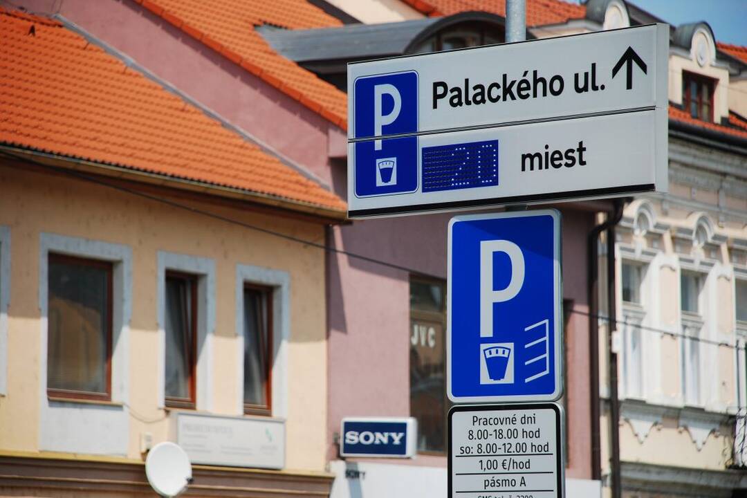 FOTO: Symboly socializmu sa ešte občas v Trenčíne dajú nájsť , foto 3