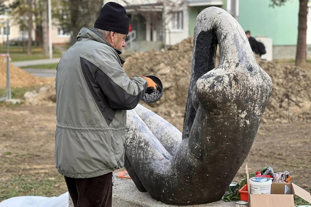 FOTO: Žena na pláži v Trenčíne prechádza obnovou, foto 1