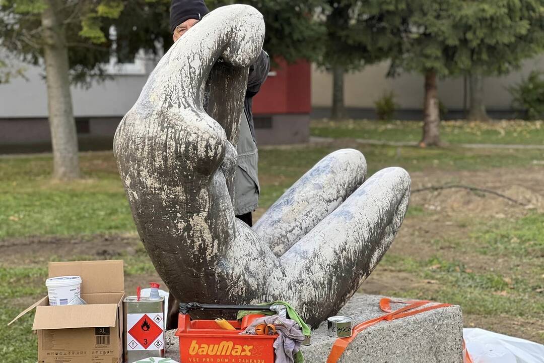 FOTO: Žena na pláži v Trenčíne prechádza obnovou, foto 2