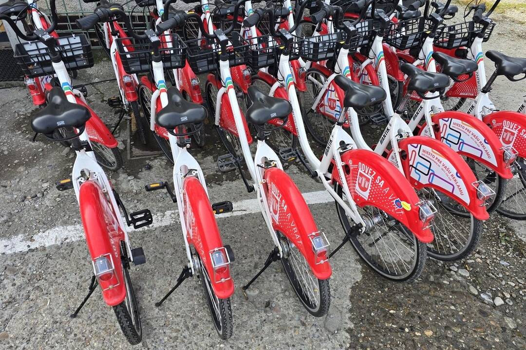 FOTO: Zdieľané bicykle v Považskej Bystrici idú na zimný spánok. Musia ich opraviť a pripraviť na jar, foto 3