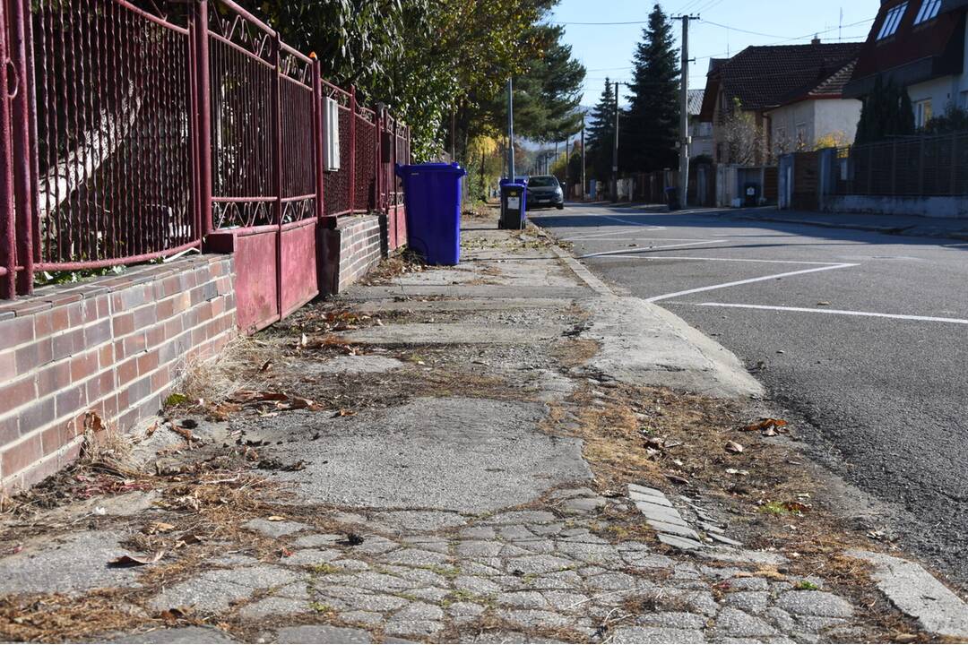 FOTO: Asfaltovanie a oprava ciest v Trenčíne, foto 3