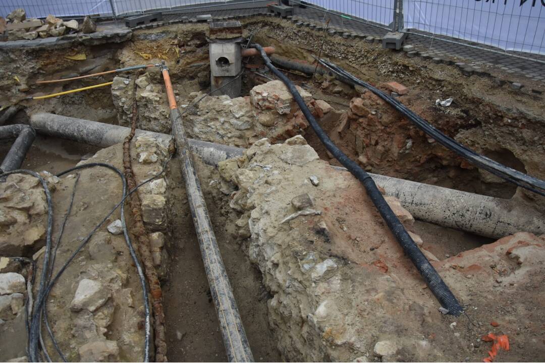 FOTO: Počas obnovy pešej zóny v Trenčíne našli archeológovia historické artefakty, foto 3